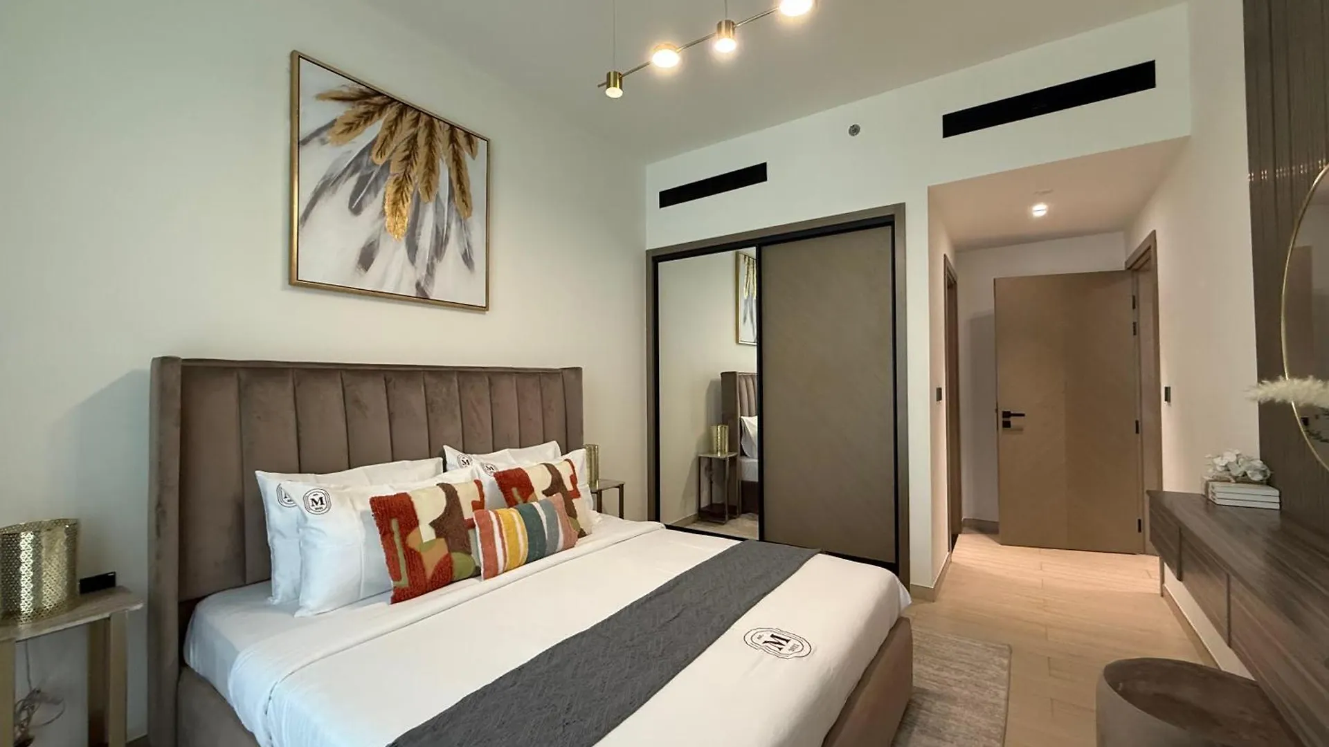 Stylish 1Br Jvc Stay In Binghatti Pool View Dubai