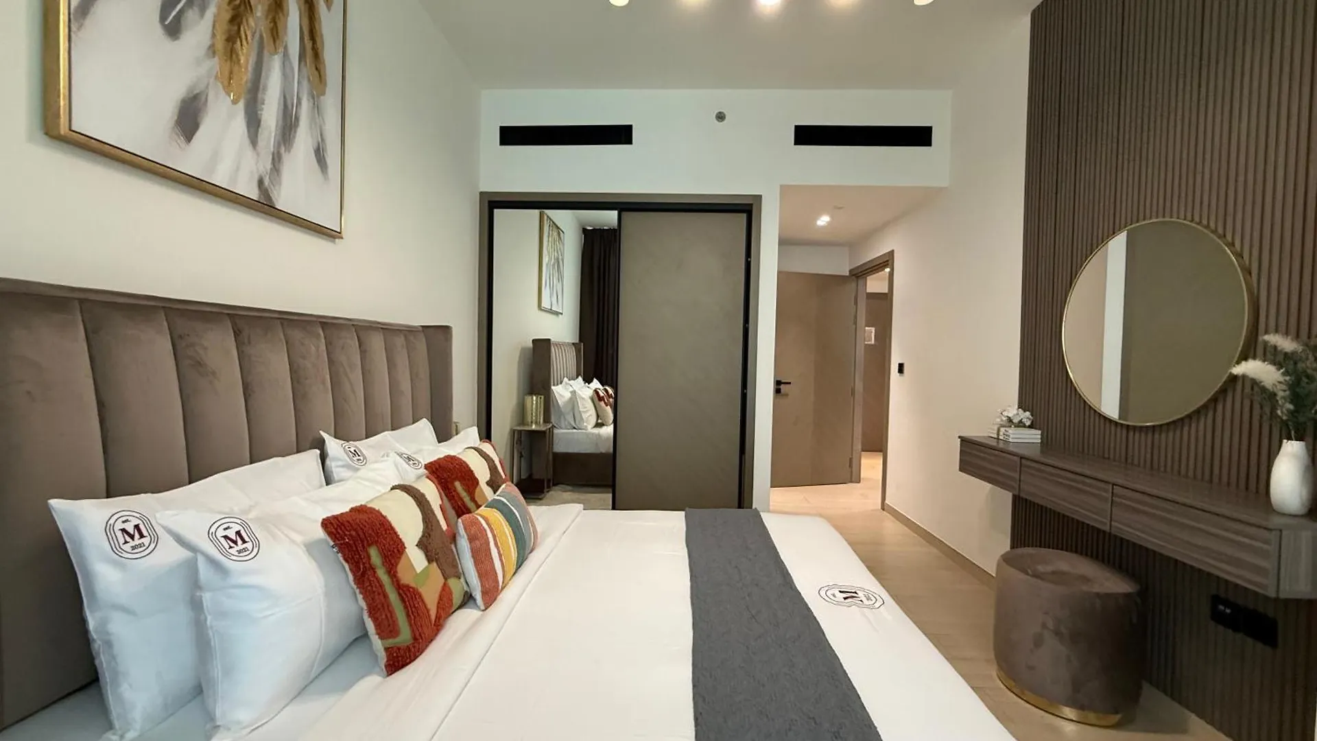 Stylish 1Br Jvc Stay In Binghatti Pool View Dubai